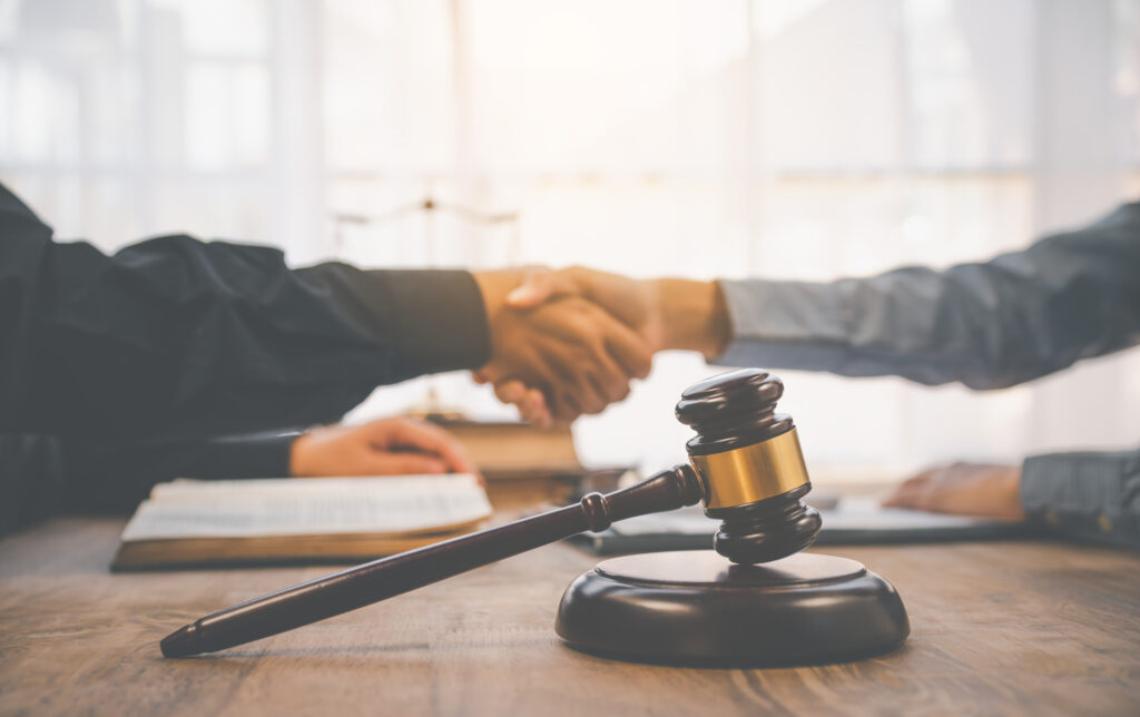Équipe du cabinet HK Avocats en réunion stratégique